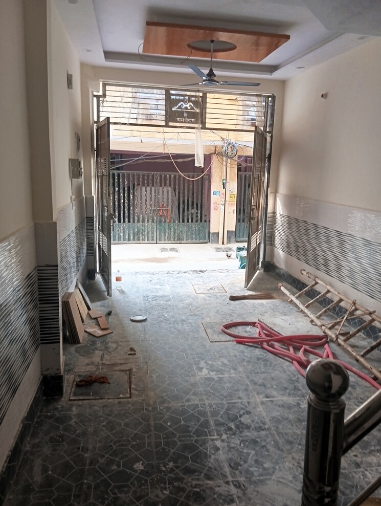  Parking, balaji-enclave 3 Bedroom 85 Sq.Yd. Independent House In Govindpuram Ghaziabad 8696352