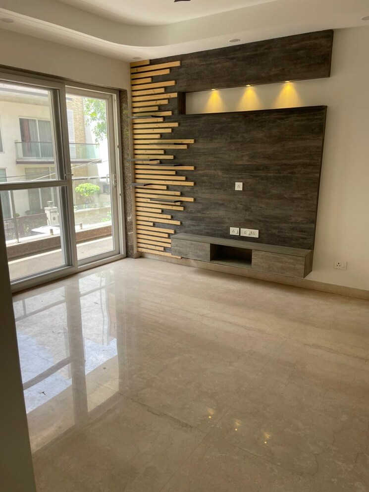 Room, rohini sector 11 4 Bedroom 1600 Sq.Ft. Builder Floor In Rohini Sector 11 Delhi 8696365