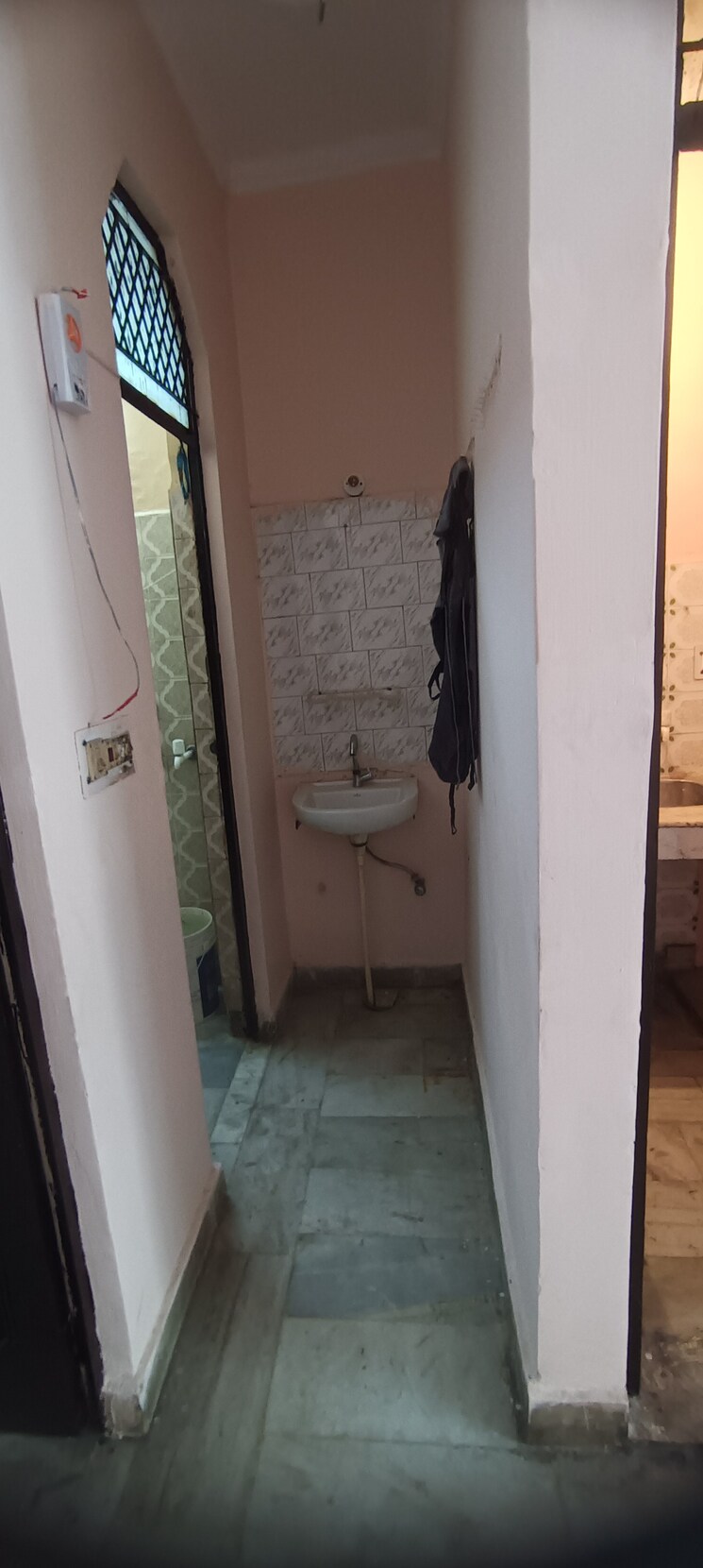 Balcony, ashok nagar 1.5 Bedroom 450 Sq.Ft. Builder Floor In Ashok Nagar Delhi 8696392