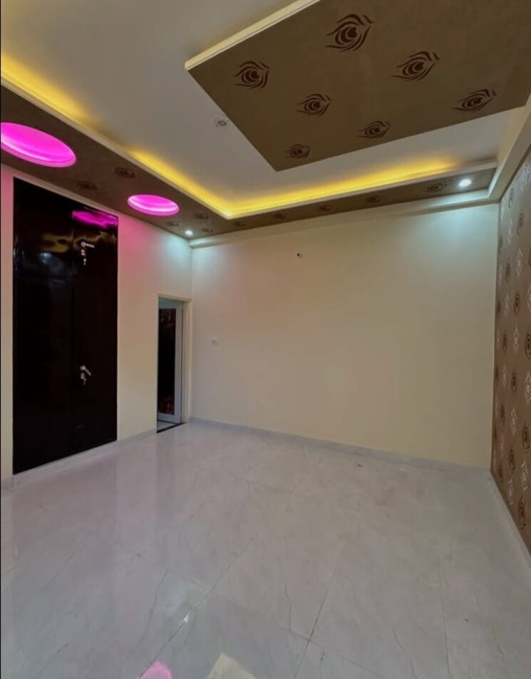 Room, sector 39 3.5 Bedroom 3150 Sq.Ft. Builder Floor In Sector 39 Faridabad 8696381