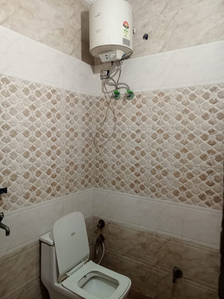 Bathroom, sector 41 Pg For Boys & Girls In Sector 41 8696444