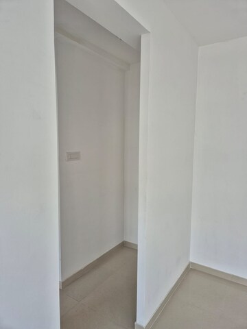 1 BHK Apartment For Rent in UK Iridium, Kandivali East