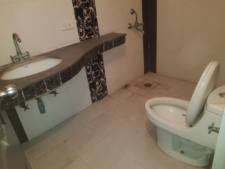 Bathroom, gaurs-galaxy 2 Bedroom 1000 Sq.Ft. Apartment In Vaishali Sector 5 Ghaziabad 8696638