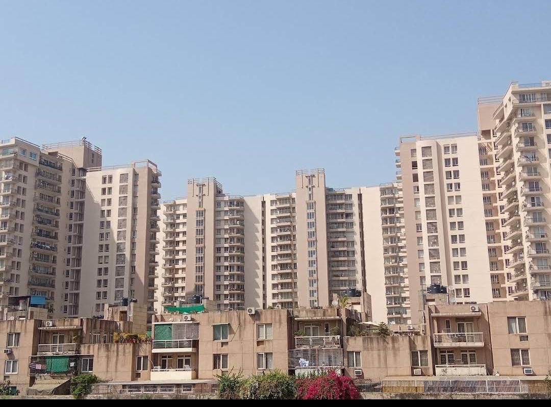 3 BHK + Servant Room 360 Sq.Yd. Villa in Unitech Espace Nirvana Country