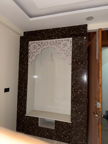 Building Lobby in 3 BHK Builder Floor at Sector 89 – for Rent