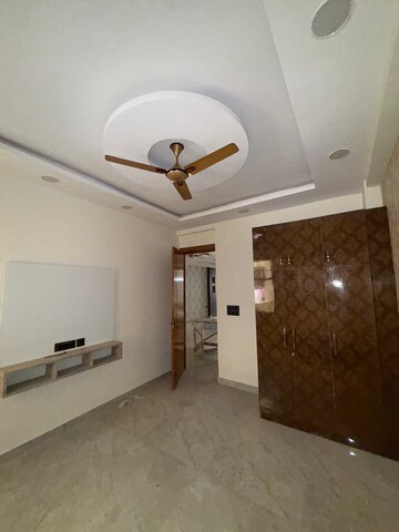 Room in 3 BHK Builder Floor at Sector 89 – for Rent