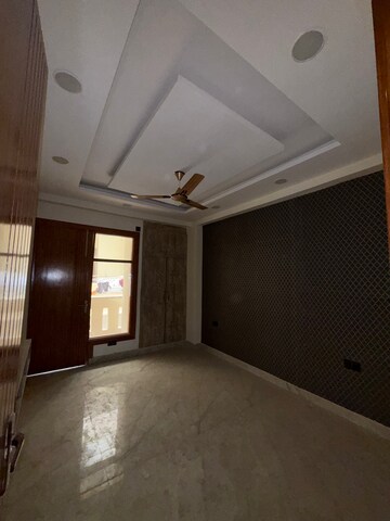 Room in 3 BHK Builder Floor at Sector 89 – for Rent
