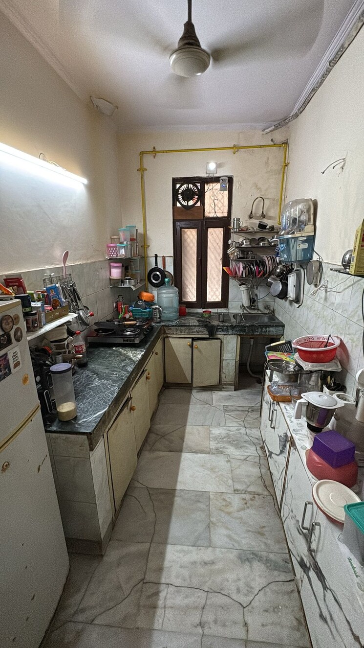 Kitchen, south patel nagar 3 Bedroom 120 Sq.Yd. Builder Floor In South Patel Nagar Delhi 8678060
