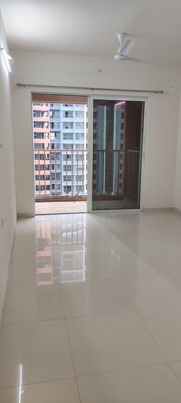 Room in 3 BHK Apartment at Godrej Green Cove, Mahalunge – for Rent