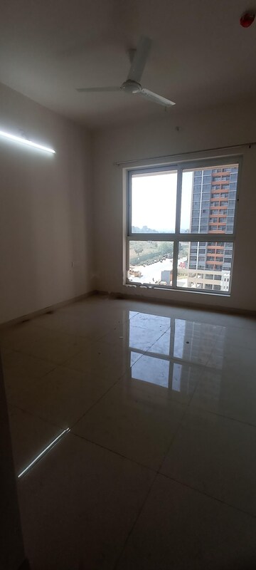 Room in 3 BHK Apartment at Godrej Green Cove, Mahalunge – for Rent