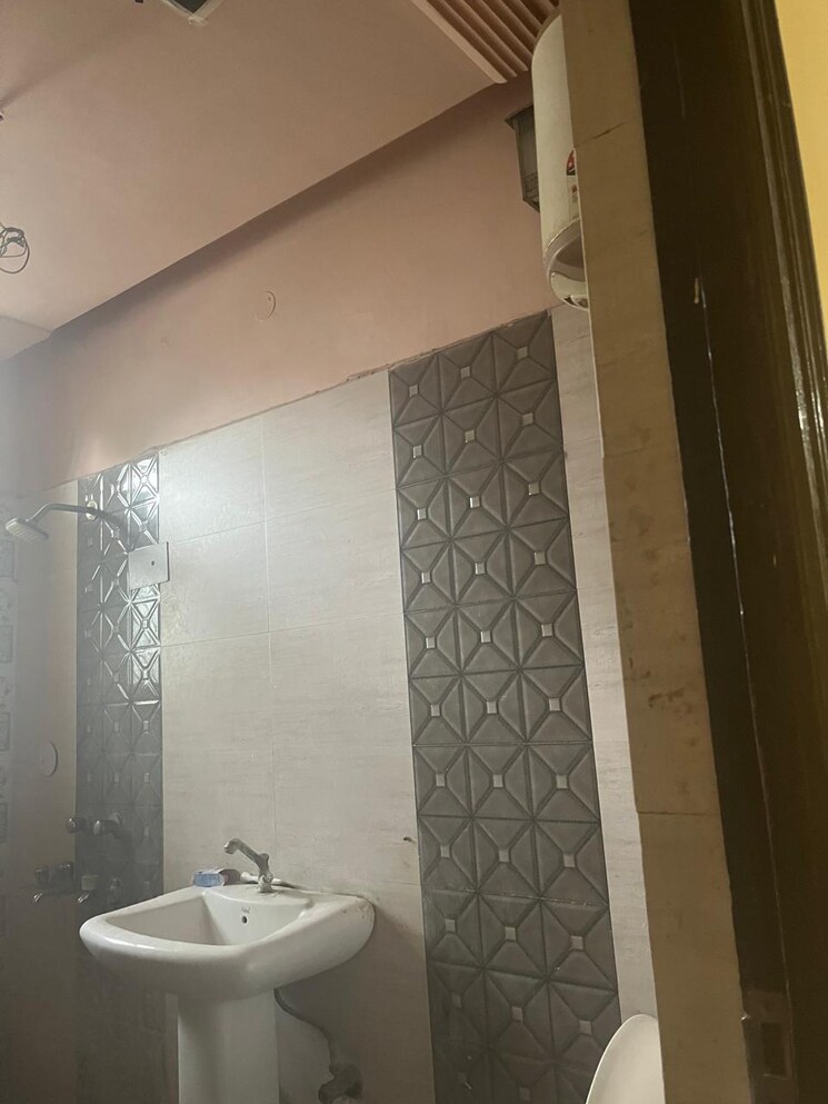Bathroom, sector 37 2 Bedroom 180 Sq.Ft. Builder Floor In Sector 37 Faridabad 8696795