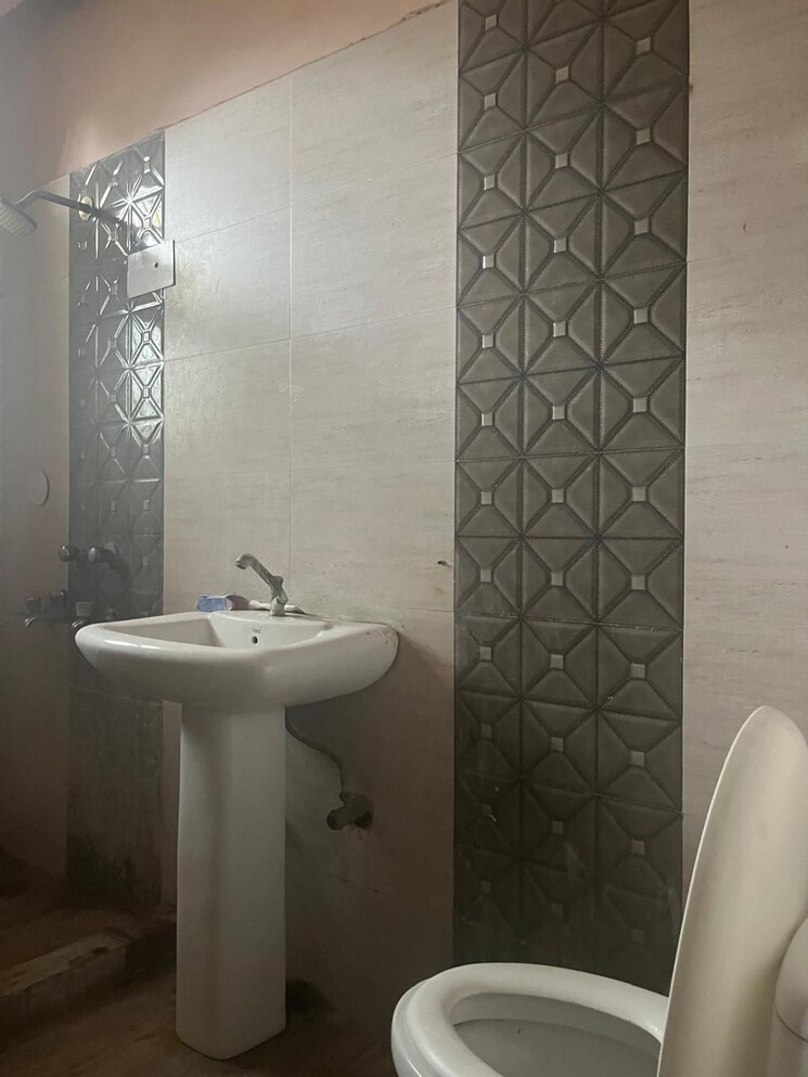Bathroom, sector 37 2 Bedroom 180 Sq.Ft. Builder Floor In Sector 37 Faridabad 8696795