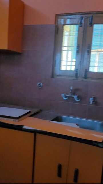Furnished Amenities in 2 BHK Independent House at Defence Colony – for Rent