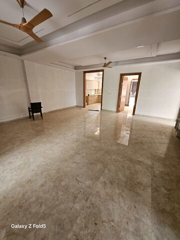 Room in 4 BHK Builder Floor at Sector 9a – for Sale