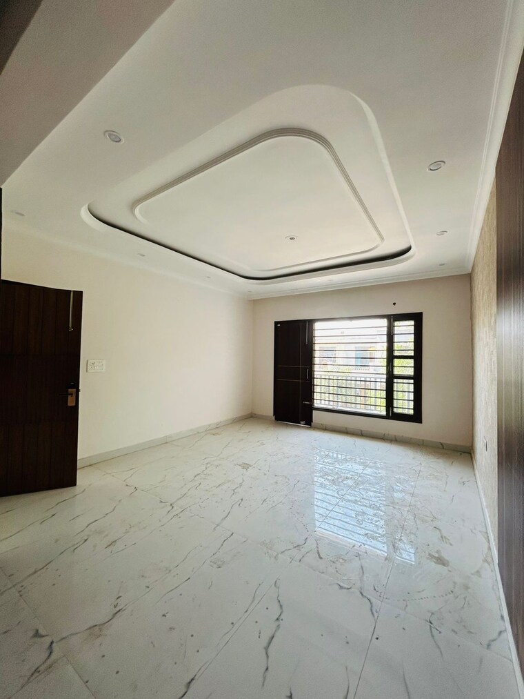 Room, greater mohali 3 Bedroom 200 Sq.Yd. Builder Floor In Greater Mohali Mohali 8696851