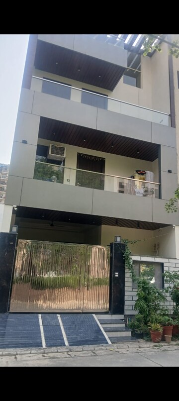 6 BHK Villa For Sale in Raj Nagar Extension