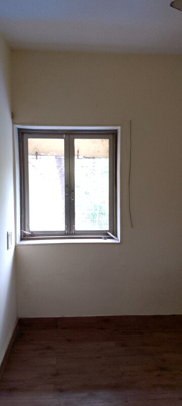 Room in 1.5 BHK Apartment at Neumec Villa, Vile Parle East – for Rent