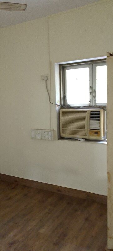 Room in 1.5 BHK Apartment at Neumec Villa, Vile Parle East – for Rent