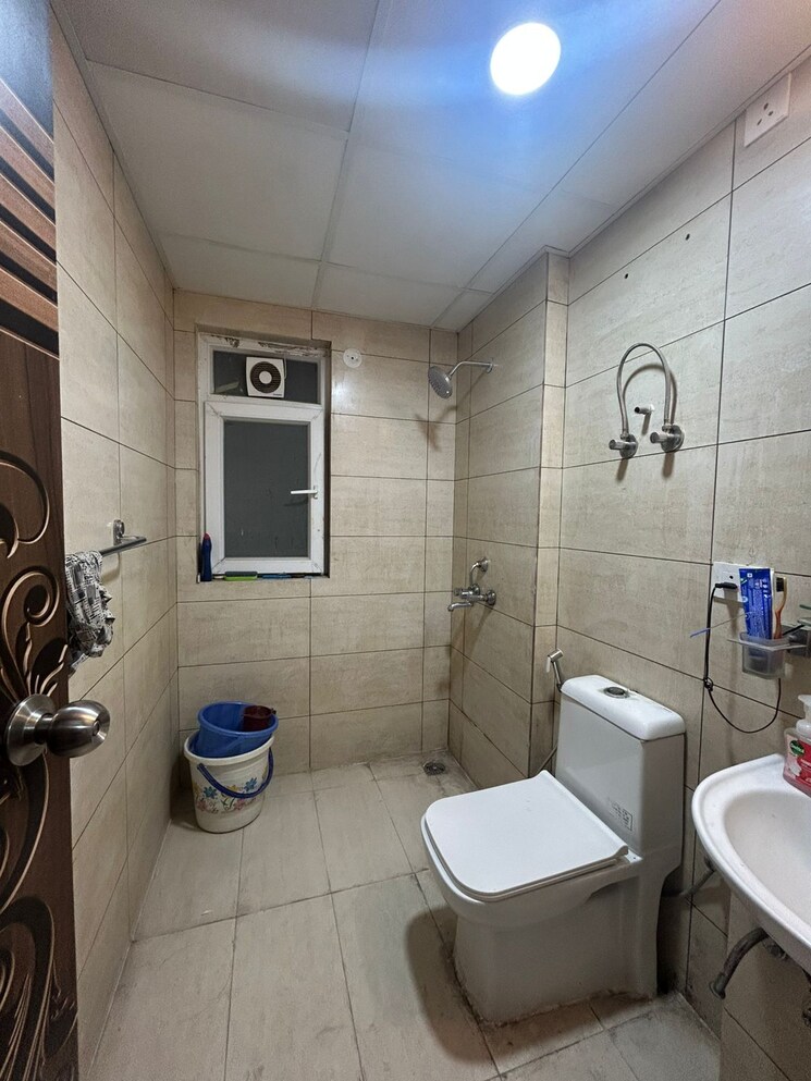 Bathroom, nabi karim 1 Bedroom 480 Sq.Ft. Builder Floor In Nabi Karim Delhi 8696981
