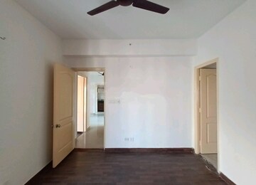 Room in 2 BHK Apartment at Paras Tierea, Sector 137 – for Sale
