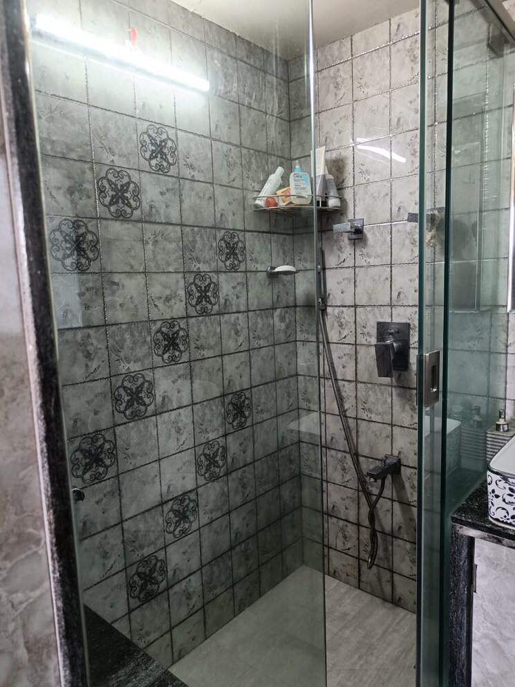 Bathroom, kamala-nav-natraj 3 Bedroom 1120 Sq.Ft. Apartment In Santacruz West Mumbai 8697037