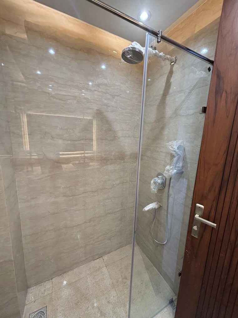 Bathroom, sector 51 3 Bedroom 200 Sq.Yd. Builder Floor In Sector 51 Gurgaon 8697134