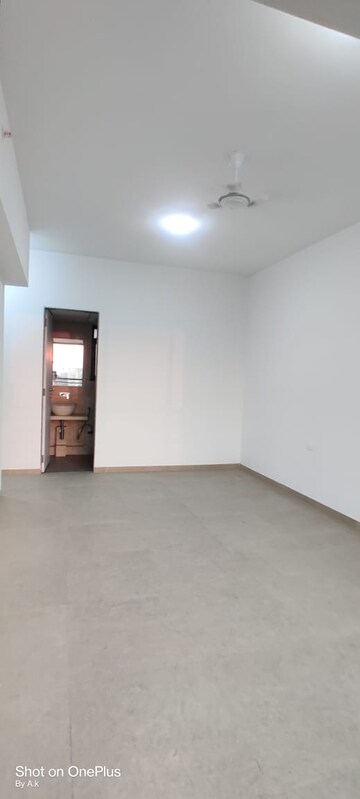 Room in 3 BHK Apartment at Kanakia Silicon Valley, Powai – for Rent