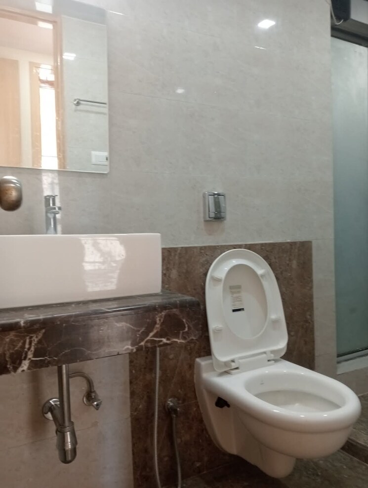 Bathroom, neminath-nemi-bhavan 2 Bedroom 629 Sq.Ft. Apartment In Goregaon West Mumbai 8697237