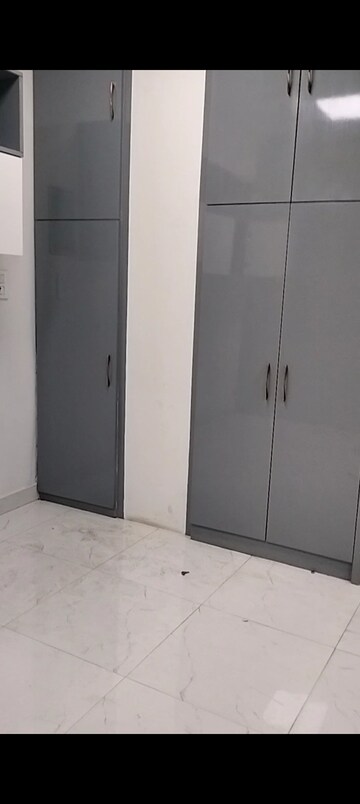 Room in 3 BHK Apartment at Sector 77 – for Sale