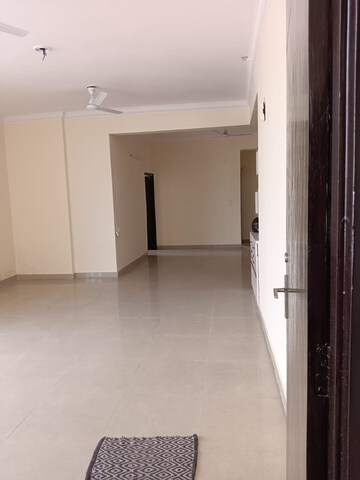 Room in 3 BHK Apartment at Sector 6 Dwarka – for Rent
