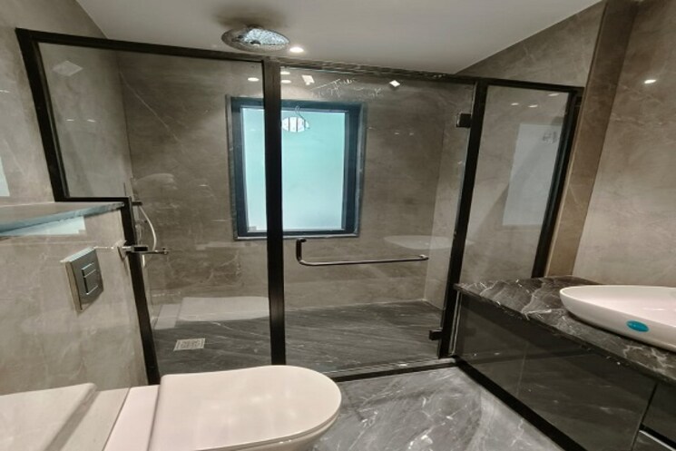 Bathroom, dlf-building-10 3 Bedroom 1800 Sq.Ft. Builder Floor In Dlf Phase ii Gurgaon 8696433
