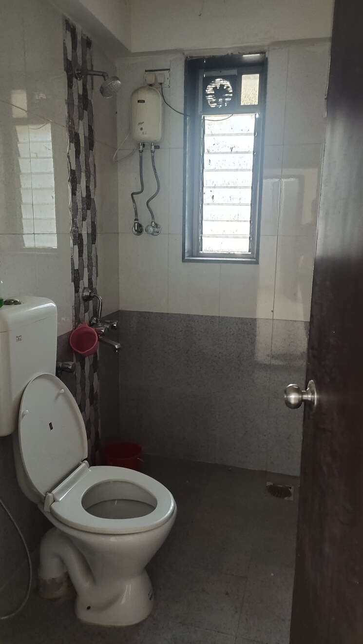 Bathroom, atharva-shweta-chs 2 Bedroom 715 Sq.Ft. Apartment In Chembur Mumbai 8697511