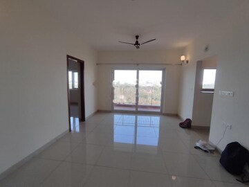 Room in 3 BHK Apartment at Prestige Fontaine Bleau, Whitefield – for Rent