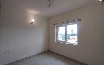 Room in 3 BHK Apartment at Prestige Fontaine Bleau, Whitefield – for Rent