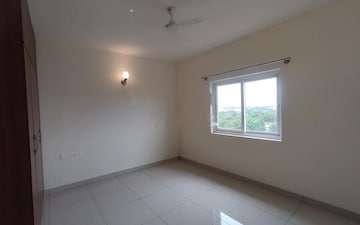 Room in 3 BHK Apartment at Prestige Fontaine Bleau, Whitefield – for Rent