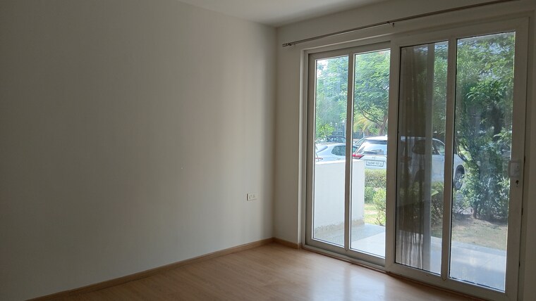 Room, emaar-the-palm-drive-the-premier-terraces 4 Bedroom 2100 Sq.Ft. Apartment In Sector 66 Gurgaon 8697591