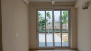 Room in 4 BHK Apartment at Emaar The Palm Drive-The Premier Terraces, Sector 66 – for Sale