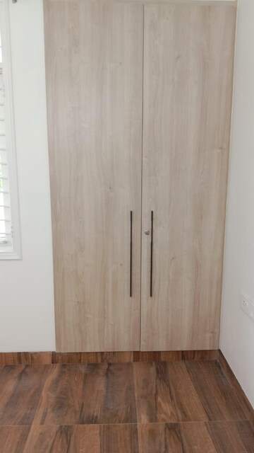 Room in 2 BHK Apartment at Jalvayu Towers, Sector 56 – for Rent
