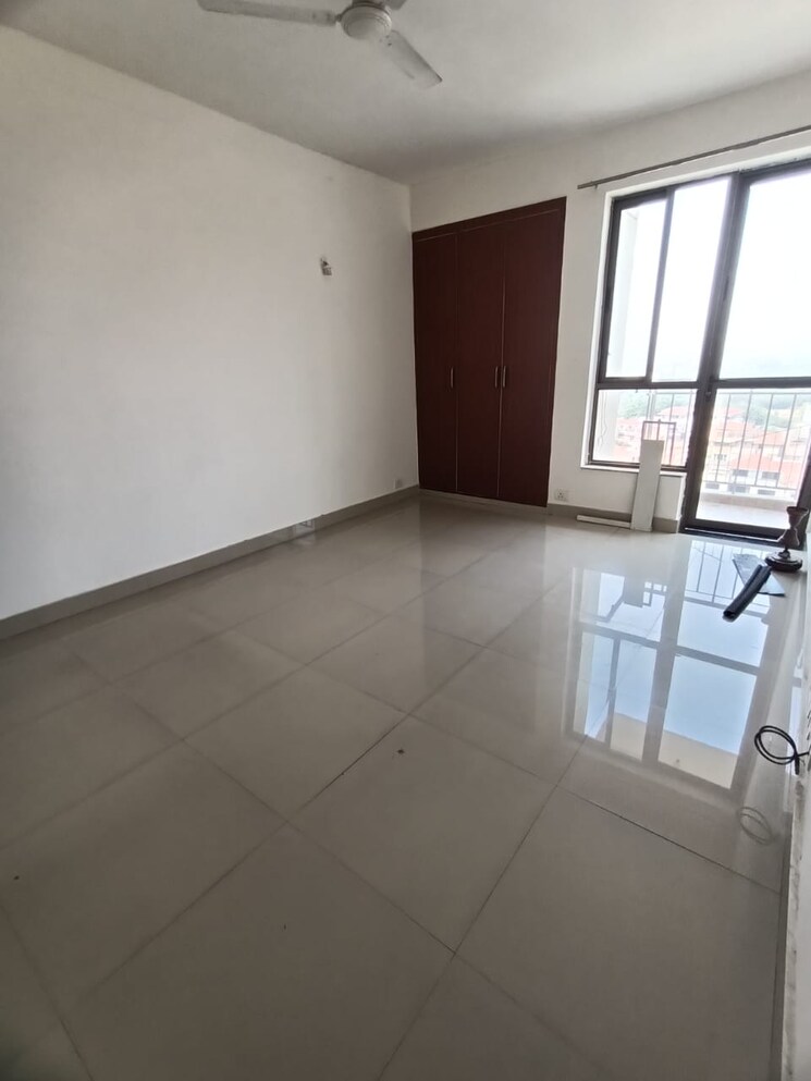 Room, unitech-uniworld-gardens-2 3.5 Bedroom 1350 Sq.Ft. Apartment In Sector 47 Gurgaon 8697596