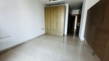 Room in 4 BHK Apartment at K Raheja Artesia, Worli – for Rent