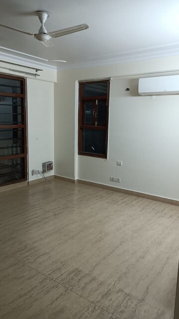 Room in 4 BHK Apartment at The New Greenwood, Sector 52 – for Rent