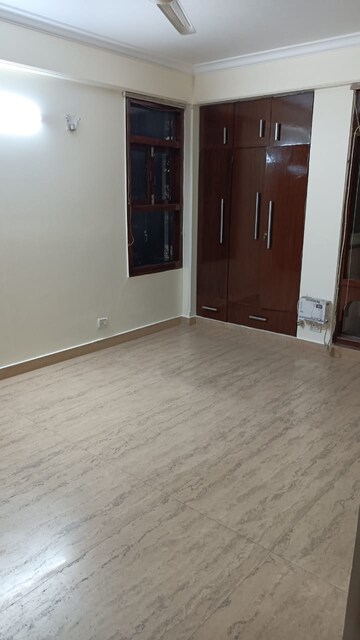 Room in 4 BHK Apartment at The New Greenwood, Sector 52 – for Rent
