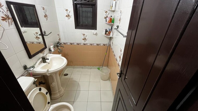 Bathroom, gaur-green-city 2 Bedroom 1000 Sq.Ft. Apartment In Indrapuram Ghaziabad 8697613