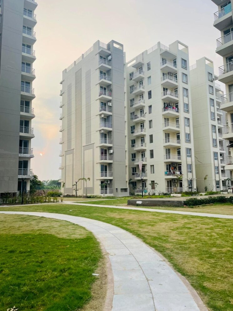 Exterior View, international airport road 2 Bedroom 1100 Sq.Ft. Apartment In International Airport Road Zirakpur 8697587