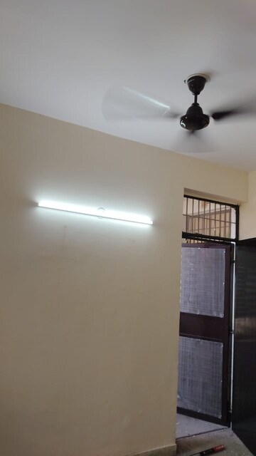 Room in 1 BHK Apartment at Sector 10 Greater Noida – for Rent