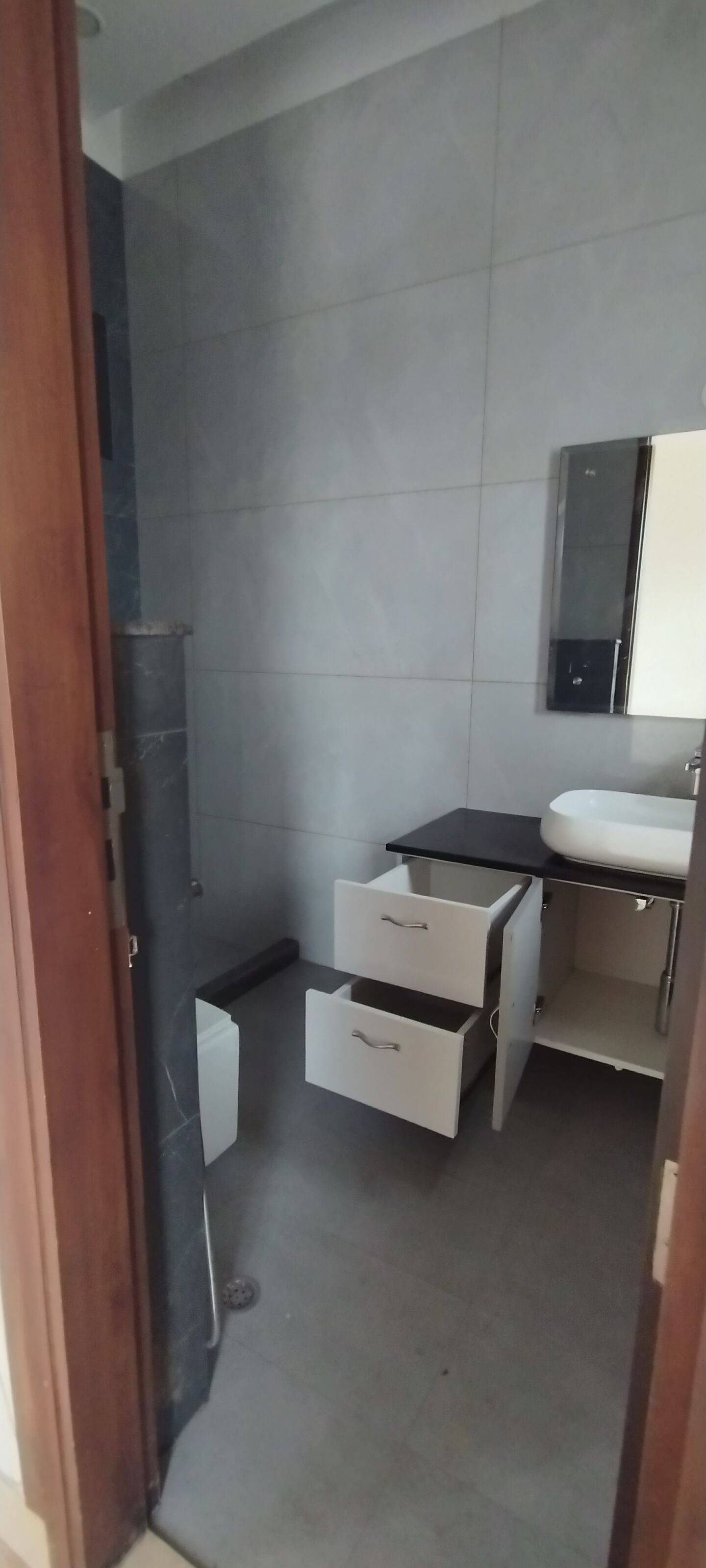 3 BHK + Pooja Room Builder Floor For Rent in Unitech South City II