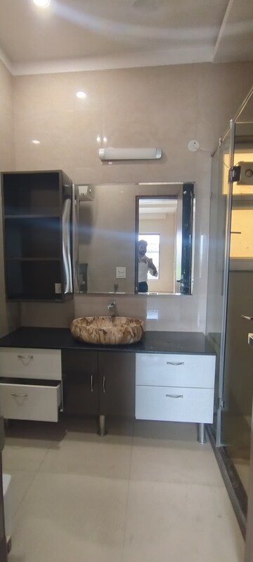 Furnished Amenities in 3 BHK Builder Floor at Unitech South City II, Sector 50 – for Rent