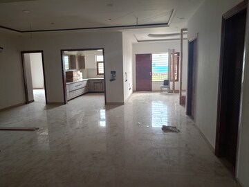 Room in 5 BHK Builder Floor at Bptp Park Floors ii, Sector 76 – for Sale