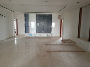 Room in 5 BHK Builder Floor at Bptp Park Floors ii, Sector 76 – for Sale