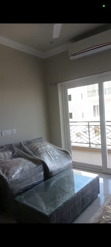 Room in 2.5 BHK Builder Floor at Central Park 3 Flower Valley, Sohna Sector 33 – for Rent